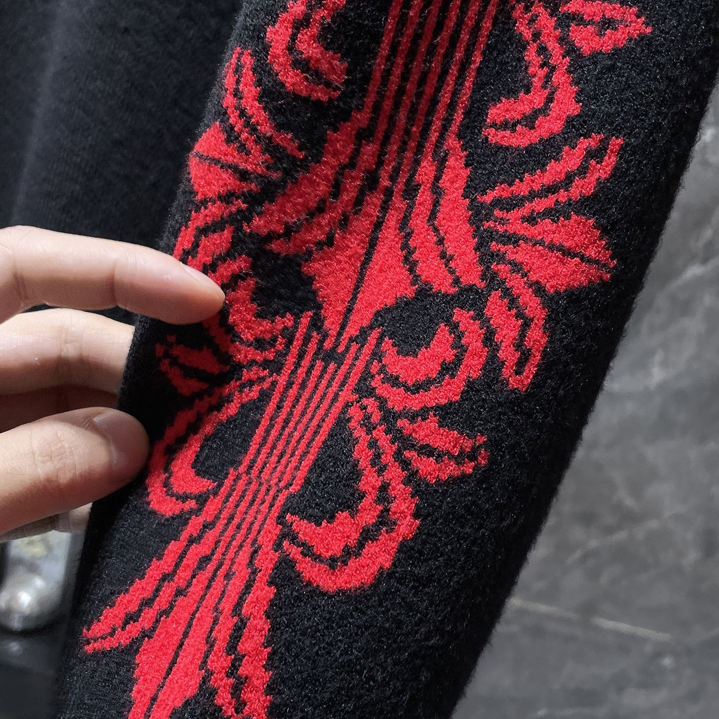 CHROME HEARTS クロムハーツ 秋冬 レッドクロス エナメルレザー刺繍 ニットセーター ブラック - Detail image 7